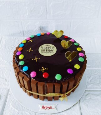 Kitkat cake